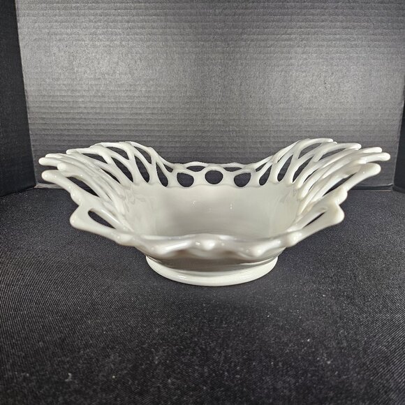 MCM Stunning Westmoreland Doric Open Lace Edge Milk Glass Oval Bowl/Fruit Bowl - Picture 2 of 11